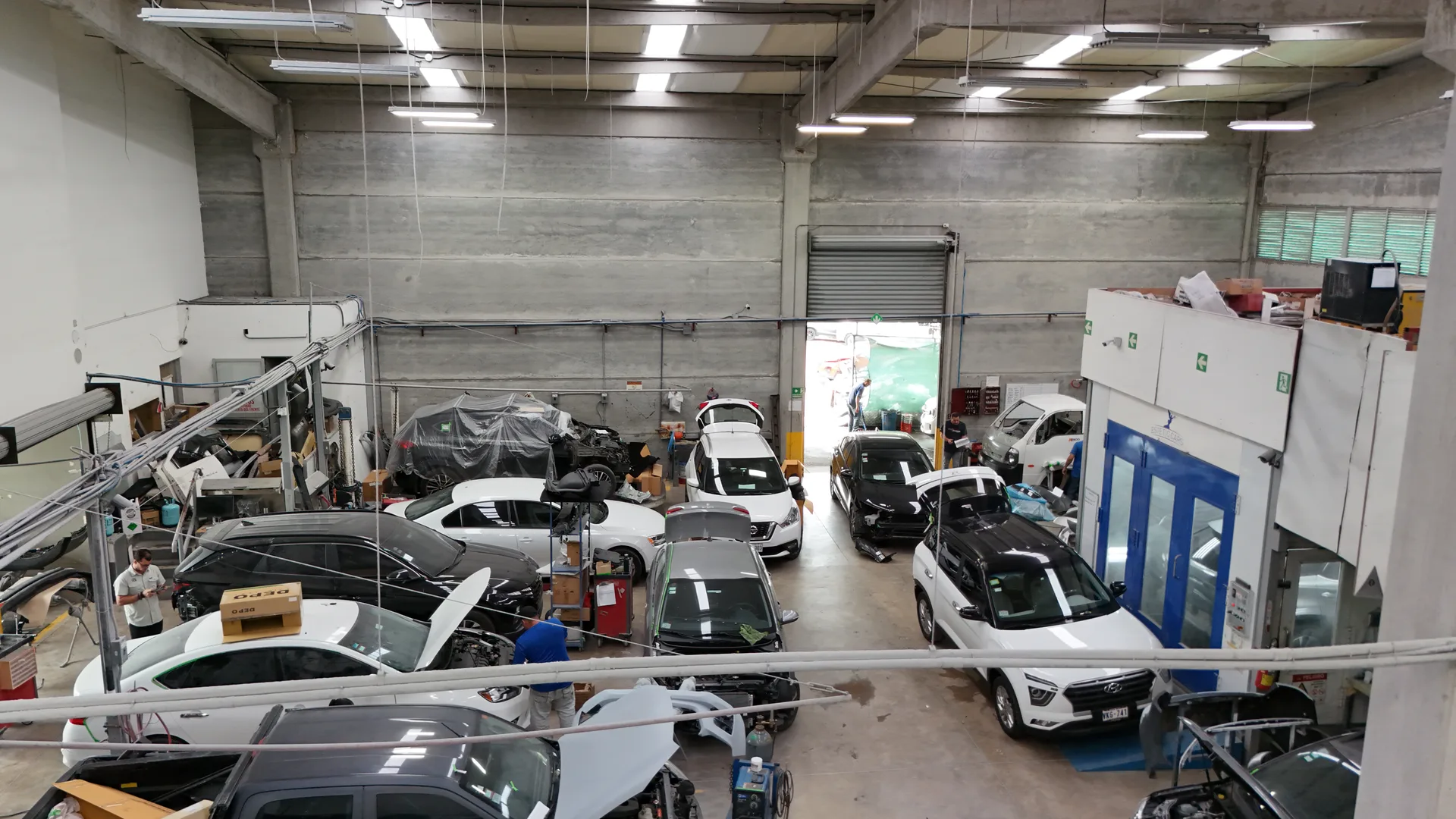 Auto premium recién pintado en taller Estetic Cars CR